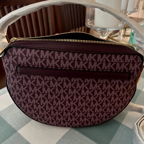 SOLD. Michael Kors Emilia Signature Purple Plum - Picture 4 of 5
